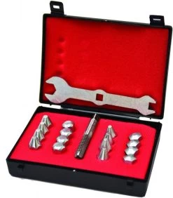 Liveryman 16 Stud Kit
