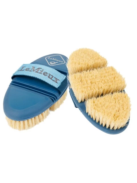 LeMieux Flexi Scrubbing Brush - Fig/marine 2 LeMieux Flexi Scrubbing Brush - Fig/marine - Image 2